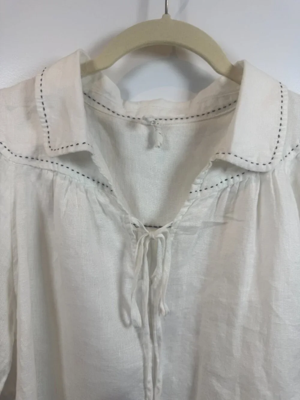 Anthropologie White Linen Contrast Stitch Puff Sleeve Tie Neck Top Size Small